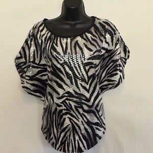 D-125 New Directions Black & White Animal Print Sequin Short Sleeve Blouse Sz PS